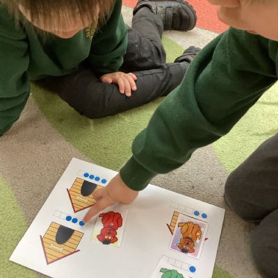 Exploring numbers to 4 with the number puppies