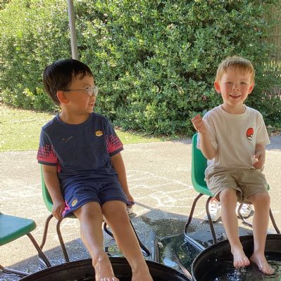 Having a splashing time and keeping cool in the Summer Sun